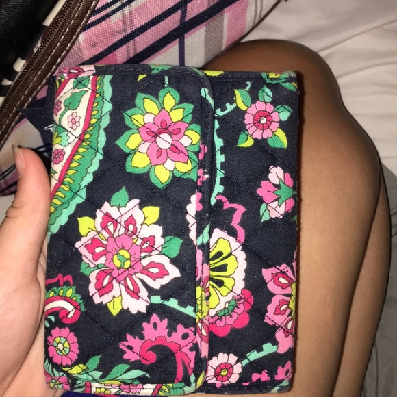 Vera Bradley wallet - Picture 1 of 3